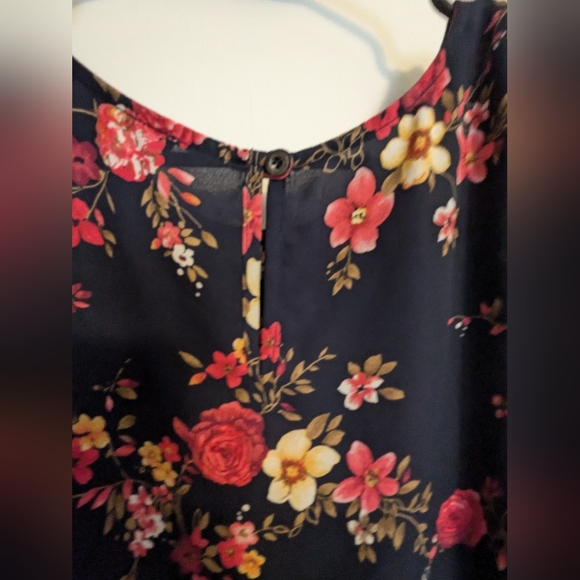 Sweet Rain Navy floral top - Picture 3 of 6